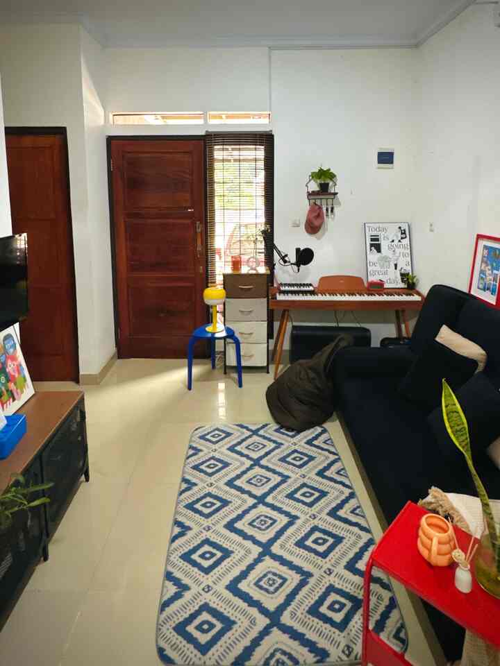 Ruangan Favorit Paksu✨

Living room kami sudah sekaligus menjadi ruang entertaiment, nonton tv, main game, dan jugaa tempat paksu main masuk favoritnya❤️

#EclecticTheme #mejaruangtamu #RumahMinimalis #LivingRoomOpenSpace #Colorfullhome #LivingRoomMinimalis #FurnitureWarnaWarni