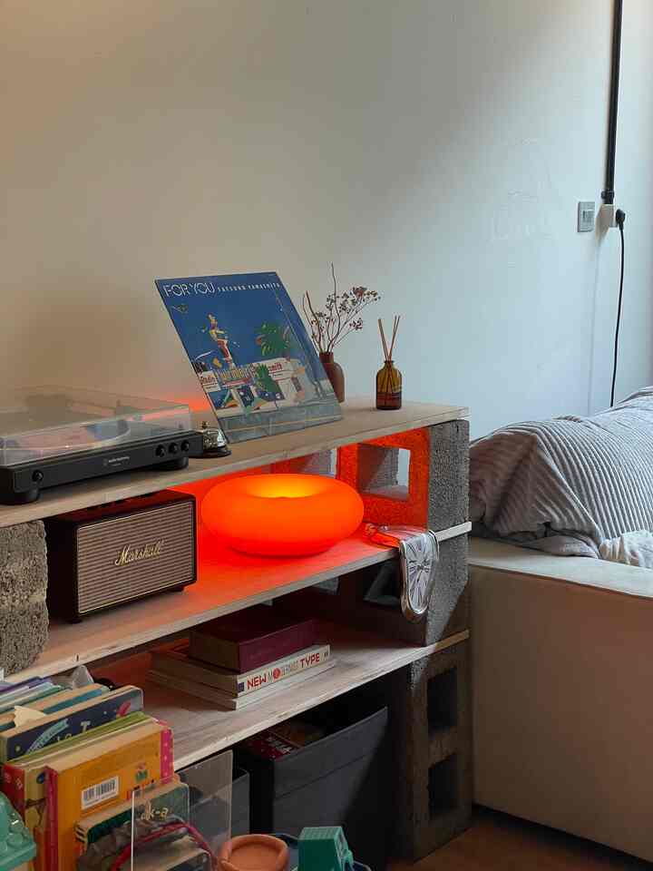 Some of the diy projects at_ruma
1. Industrial table. Using cinder blocks as table legs, and block board for the board
2. Monitor stand. Using shelves and adding custom wooden blocks for the legs of the stand
3. Spiral lamp. Using leftover hot water pipes lol lampshade using tissue holder
.
.
#industrialhome
#diyideas
#diyproject
#growinghouse
#minimalisthome
#customshelf
#diylampu
