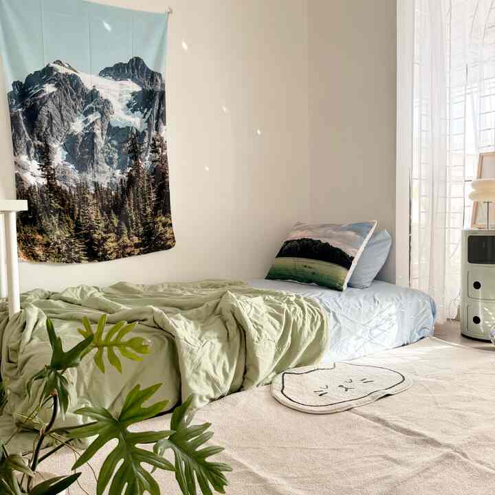 Udah paling bener me time dikamat deh sambil rebahan melepas lelah
Kali ini konsep kamar ku green n blue biar berasa lg staycation gtu ad panorama gunung dan pohon2 hehe
Semoga menginspirasi 🤍🤍
#kamartidur
#kamartidurhotel #kamaranakkost
#cat
#inspirasikamartidur
#japandistyle
#rumahtanpaarsitek
#skandinavianstyle