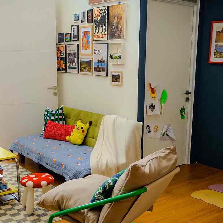 Plain walls can feel boring, wall posters can help fill empty spaces and give a more lively and colorful impression.

#wallposter #walldecor #inspirasiwalldecor #interiordesign #inspirasiruangtamu #itemdekoratifdinding #livingroomideas