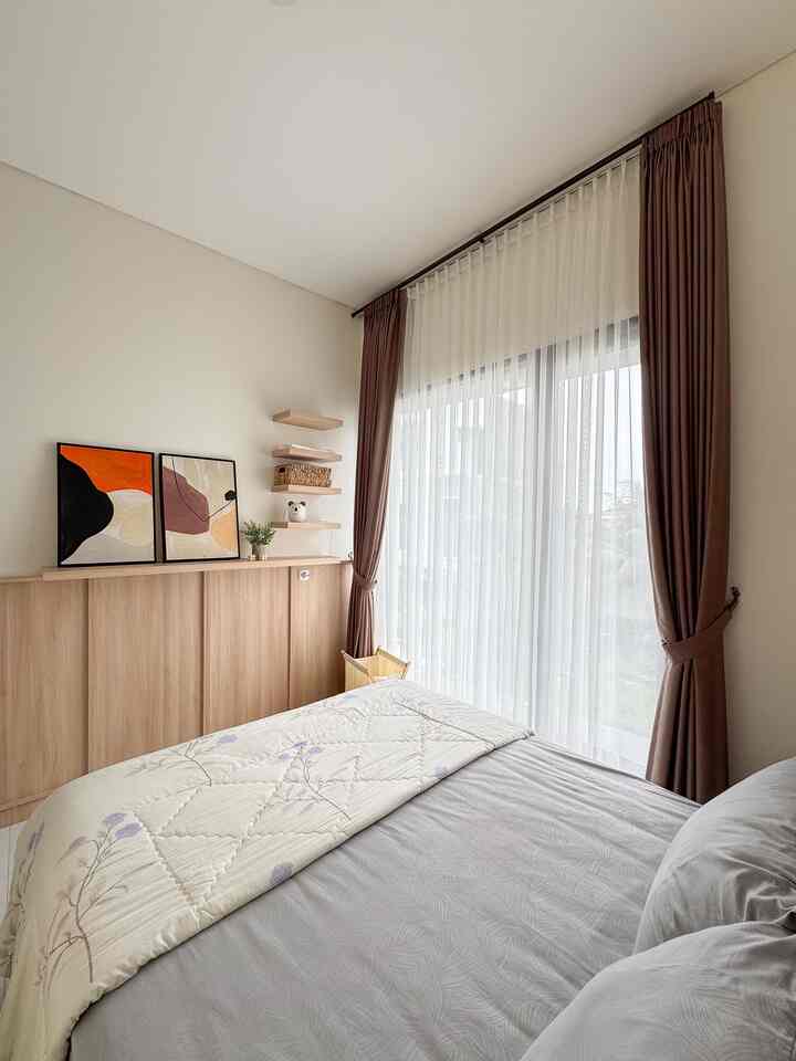 Angle lain di kamar tidur utama di Sooin Living!
Kamar ini kecil tapi perabotannya banyak banget hehehe.. walau kecil yang penting tetap nyaman ditempati🩷
Pakai warna cerah agar gak keliatan sempit🙌 
#KamarMinimalis #InspirasiDesignKamar #KamarUtama #DesignKamar #InspirasiKamarTidur #IdeKamar