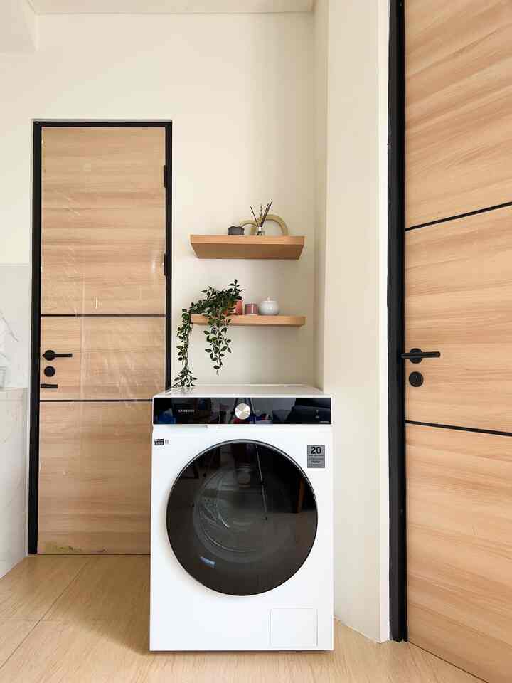 Gak terasa sudah lebih dari 1 tahun setelah handover, dari yang awalnya cuma ada sofa set sampe sekarang se-warna warni ini 😍
Pada dasarnya kami belum melakukan renovasi sipil sama sekali sejak handover akhir 2023 lalu, kami cuma menambahkan beberapa perintilan cantik dan fungsional untuk mempermanis tampilan rumah.

Yuk intip transformasi roemah qita dari waktu ke waktu 🥰🥰🥰

#renovasiaffordable #materialmurah #materialrenovasi #laundryroomminimalis #inspirasilaundryroom #openspace #livingroom #inspirasilivingroom #inspirasihalamanbelakang #makeoverlaundryroom #makeoverlivingroom #makeoverbackyard #makeoverhalambelakang #roemahqita