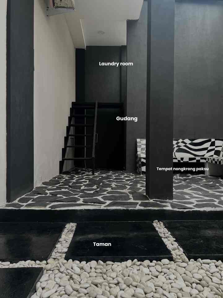 Area taman belakang rumah kami🖤


#taman #tamanminimalis
#rumahmonokrom
#rumahminimalis