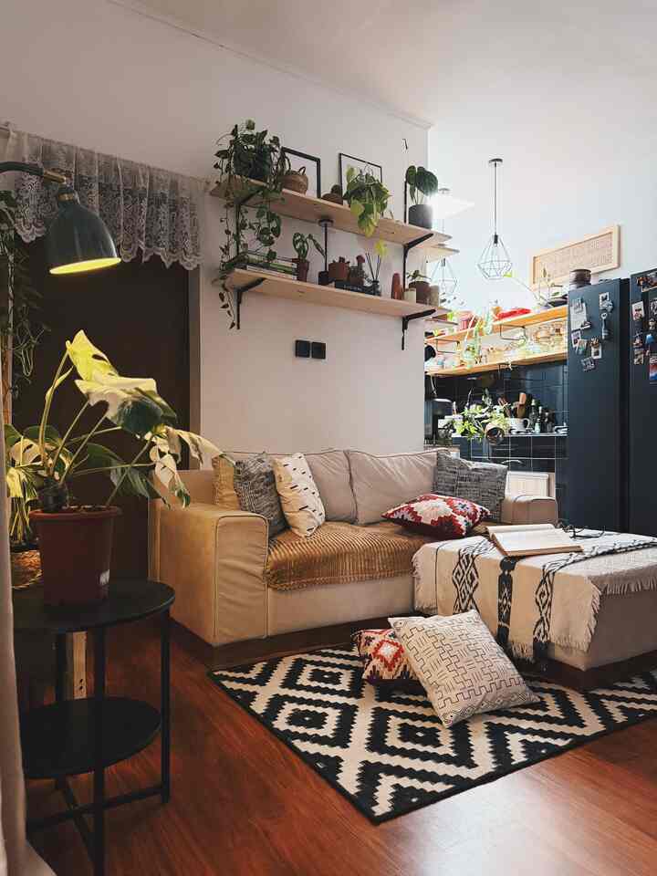 Halo Tetangga Kimkim

Barang-barang dirumah kimkim banyak yang affordable loh
Karena estetik itu gak harus mahal. Pintar-pintar kita bisa menata ruangan. 

Seperti sarung bantal di sofa ini harganya cuma Rp 19.500 lohh.. harga karpet ini juga cuma 100ribuan.

#SarungBantalMurah
#KarpetAffordable
#CoffeeTable
#AmbalanKayu
#TanamanIndoor
#LampuStanding
#MaterialRenovasi
#MaterialMurah
#RenovasiAffordable