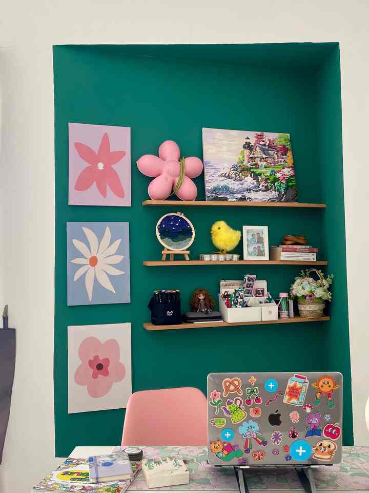 Aku mau spill #MaterialRenovasi yang affordable :

1. Di #homeoffice : aku melakukan renovasi kecil-kecilan dengan #cat bagian sedikit tembok dan memasang rak ambalan. Ini langsung mengubah wajah homeoffice ku menjadi lebih estetik

2. Di Kamar Utama : kamarku tidak menggunakan dipan, kami menggunakan #WPC yang harganya termasuk #materialmurah

3. Untuk #fasadrumah : kami juga menggunakan WPC yang membuat tampilan fasad menjadi cantik

4. Untung #tangga : kami menggunakan lantai #vinyl dan railing tangga menggunakan bahan #besihollowgalvanis #hollowgalvanis #besihollow

#renovasiaffordable