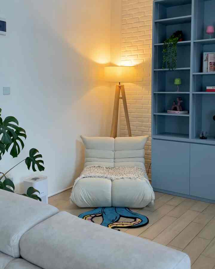 Cuma karena ganti lampu, vibes langsung jadi beda di ruang tamu! 👀

Emang ya sistem pencahayaan tuh punya peranan penting buat rumah. Apalagi buat bikin mood jadi lebih berbeda. Plusnya, lampu jaman sekarang sudah smart bisa dikontrol lewat hp dan banyak mode-nya. Ada yang nyala otomatis ketika ada gerakan manusia (fitur spacesense), ada yang bisa mengikuti ritme musik, dan ada juga yang bisa diganti warnanya. Harganya pun affordable! Start dari 100rban aja bikin #RumahSeupil jadi lebih syahdu nih kalau malam hari.

#MaterialMurah #MaterialRenovasi #RenovasiAffordable #LampuRuangTamu #LampuLedStrip #LampuBaca #Lampu