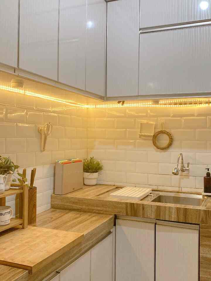 Dapur minimalis .. #keramikdapur #warnadapur #renovasidapur #kitchenmakeover #inspirasidapur #kitchendesign #minimalistkitchen #dapurminimalis