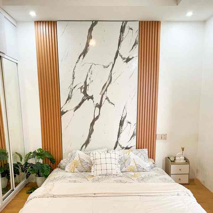 Nggak perlu keluar negeri buat dapet suasana mewah. Cukup sulap dinding belakang kasur — dan voila, kamar jadi makin classy!”

“DIY panel marmer dan list kayu ini sukses upgrade suasana kamar. Simpel, elegan, dan bikin betah rebahan.”


#wallpanel #dindingkamar #MaterialRenovasi #MaterialMurah #RenovasiAffordable #kamartidur #kamarku #kamarminimalis
