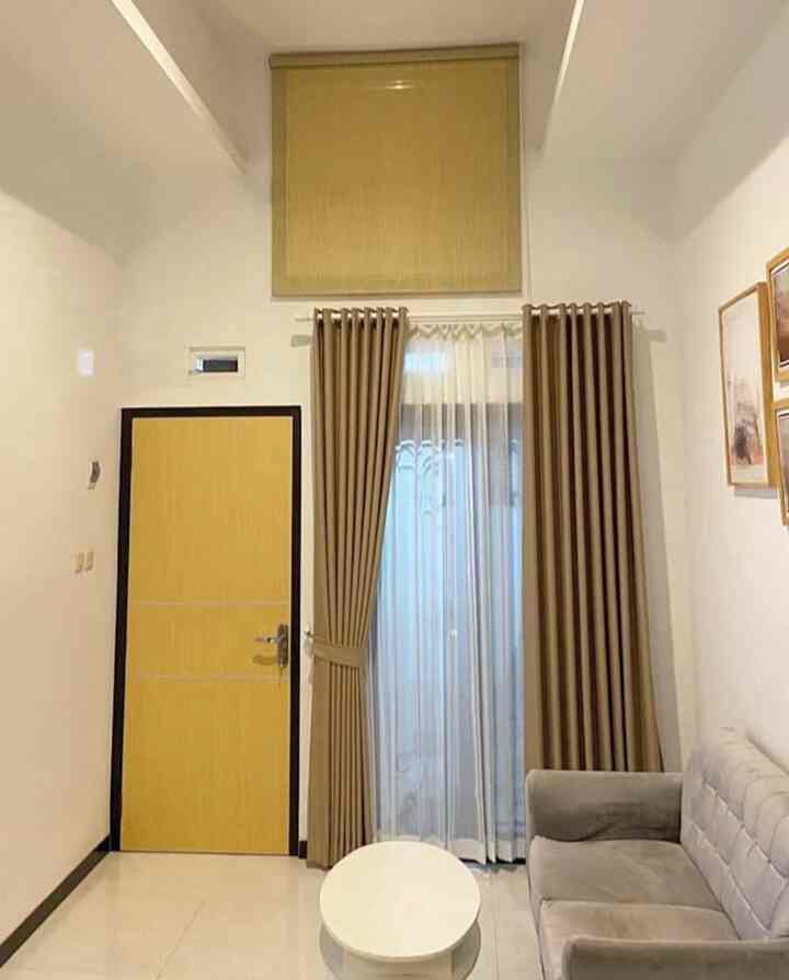 Ruangtamu yang bersebelahan dengan dapur dan ruang makan ini awalnya terlihat sempit dan kecil, setelah kita renov dan diberi backdrop TV tampilan terkesan lebih luas. Ruangan ini berukuran 250cm x 300cm yang sekarang di alih fungsikan menjadi ruang keluarga. Di ruangan ini pula kami menghabiskan waktu bersama 🤗

#LivingRoomInspo
#BackdropTv
#MakeOverLivingRoom
#OpenSpace
#MaterialRenovasi
#MaterialMurah
#RenovasiAffordable
