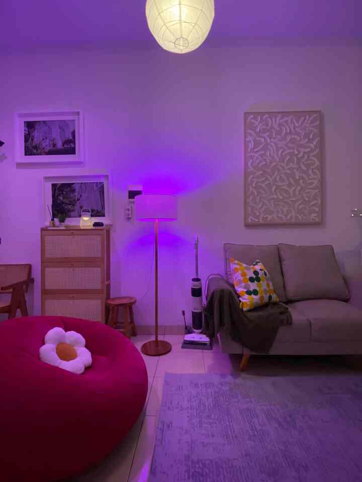 Jalan ninjaku bikin ruangan aesthetic dengan budgef under 100k, dengan memakai RGB bulb 😍 vibesnya bisa beda2 

Nah diruangan ini juga aku memakai material jendela alumunium agar lebih tahan lama, tahan sinar matahari dan tidak gampang pudar warna catnya dan tentunya juga harganya pun lebih affordable 

#jendelaalumunium #lampurgb #sofaruangtamu #raksepatu #moodlamp #lampugantung #karpetruangtamu #materialrenovasi #materialmurah #renovasiaffordable 


