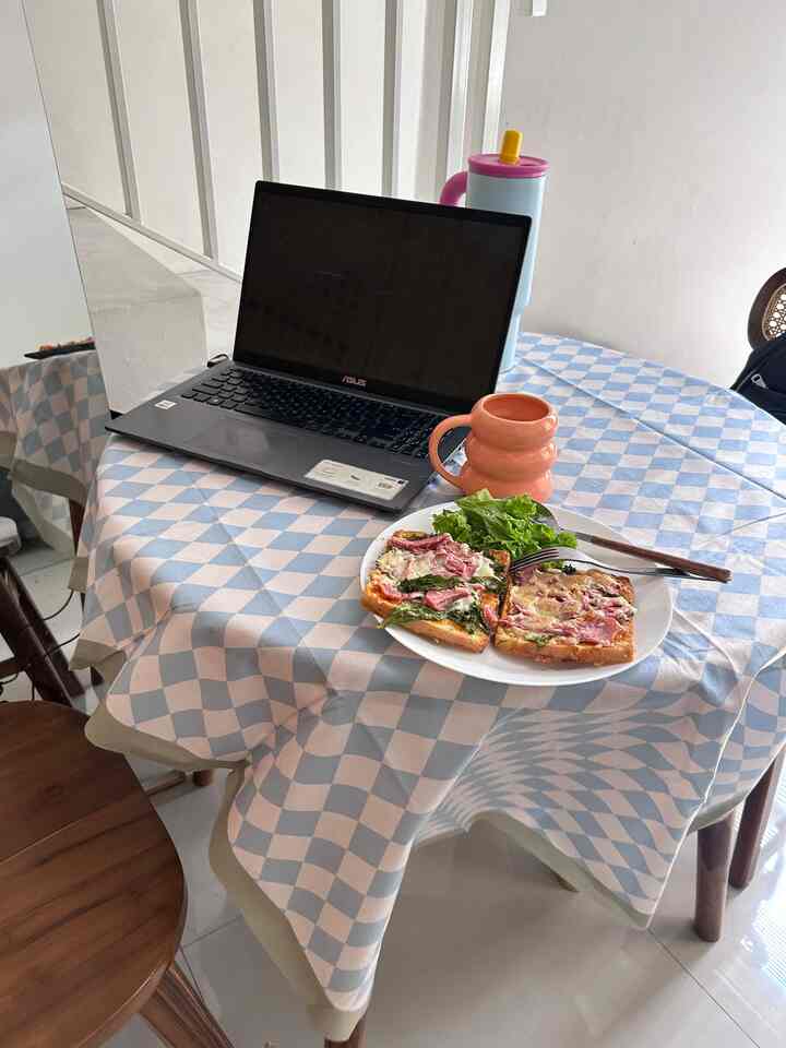 Meja Makan Multi Fungsi
bisa buat makan juga buat meja kerja ✨🫠😍 #mejamakan #kursirotan #taplakmeja #piring 