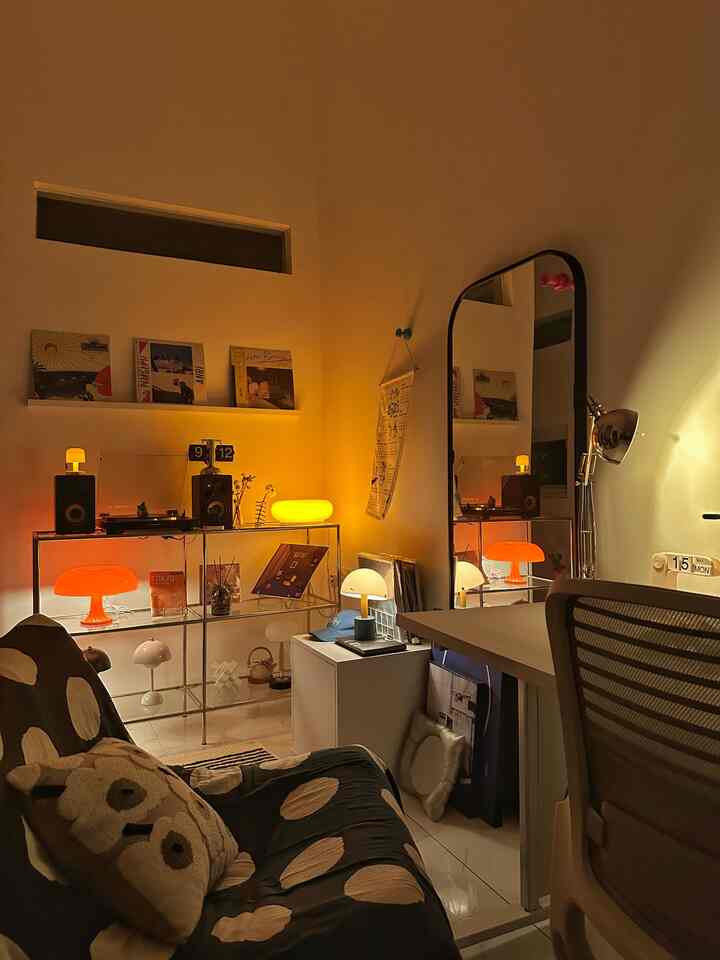 spill mood lamp favorit angkahouse 🛋️

✨ Donut Lamp : lampu ini fleksible bisa di letakan di meja atau di tempel di dinding 

✨ Mushroom Lamp : lampu ini memiliki desain unik dan warna yang bikin ruangan semakin warm 

✨Mini Mushroom Lamp : lampu yang ini memiliki dimensi kecil bisa di letakan dimana aja dan menambah point interest dari kejauhan

✨NODMAST : lampu favorit IKEA berwarna pink , jadi menambah aksen warna 

✨FORSA : lampu stainless IKEA yang bikin meja kerja semakin on point 

kalau lampu favorit tetangga yang mana ? 

#RekomendasiLampu #LampuRumah #NightVibe #LampuMeja #LampuDinding #LampuStainless #CatDinding #KesetMotif #minimalis #angkahouse 