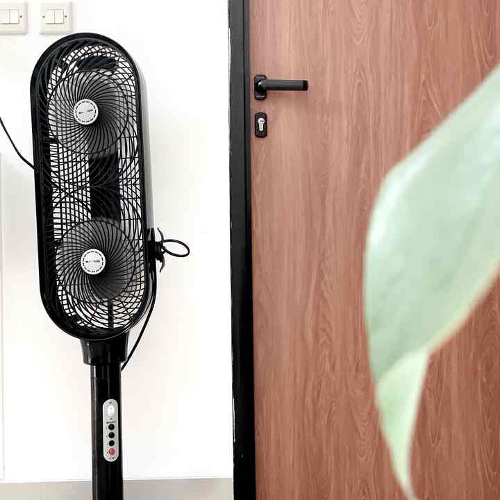 Pemilihan kipas angin jadi salah satu hal penting di rumah. Tpi kami memikirkan juga agar tidak memakan tempat keberadannya akhirnya kami memutuskan memilih tower fan. Yuk samaan juga! #littleourstory #kipasanginmaspion #kabinettvhitam #lampusentuh 