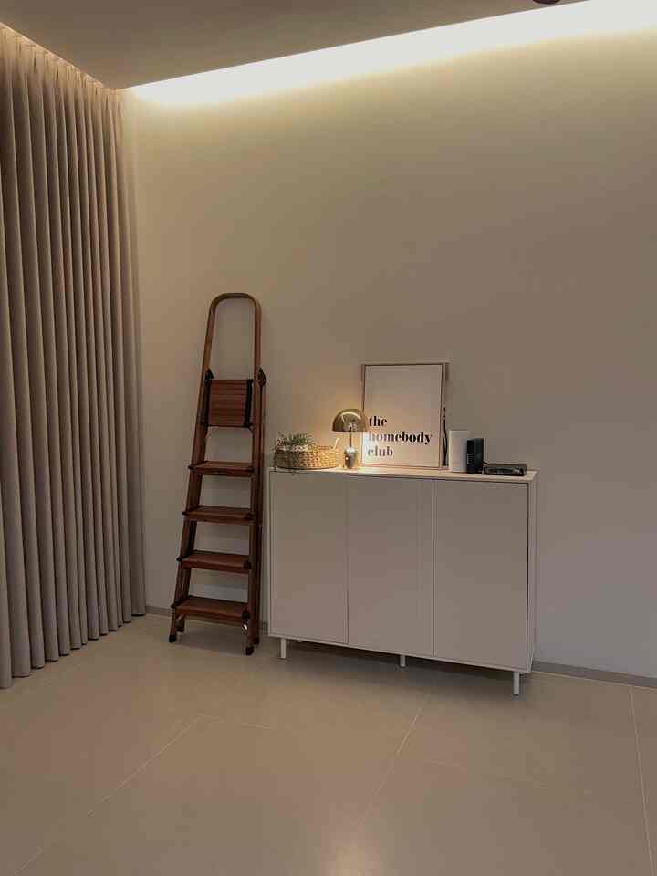 Salah satu hal yang penting banget bikin suasana di rumah lebih cozy.. LIGHTING 💡Ruangan yang sama dengan pencahayaan yang beda, bisa beda banget vibesnya. Ini aku rekomendasiin ya beberapa lampu di rumahku yang menurutku bikin tampilan lebih cantik 🥰


#livingroom #tanggaestetik #rekomendasilampu #lampurumah #nightvibe