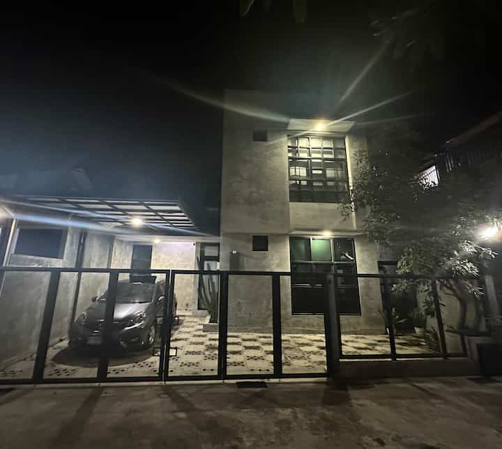 Pemilihan jenis dan warna lampu untuk spot favorite di rumah kalian akan menentukan mood terbaik di setiap sudut rumah kalian loohh.. ayoo jangan salah pilih 🫰🏻
#LampuDownlight
#LampuNeonFlex
#LampuDindingOutdoor
#StandingLamp
#RekomendasiLampu
#LampuRumah
#NightVibe