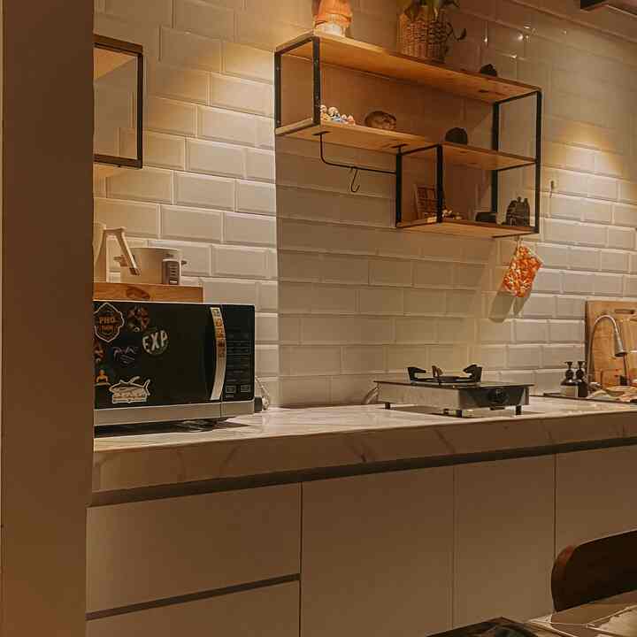 Microwave makes it easier for mothers to cook in the morning haha #Microwave #sharp #tinyhouse #omahkecil #mezzaninehouse