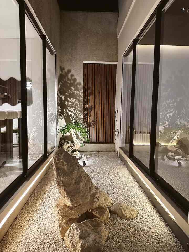 Penggunaan led strip di setiap sudut rumah adalah pilihan tepat untuk bikin rumah jadi semakin cozy ✨

Kalau malam hari yang kami pilih hidupkan adalah lampu warm white biar suasana rumah jadi semakin syahdu dan nyaman 

#ledlight #ledstrip #lampurumah #rekomendasilampu #nightvibe