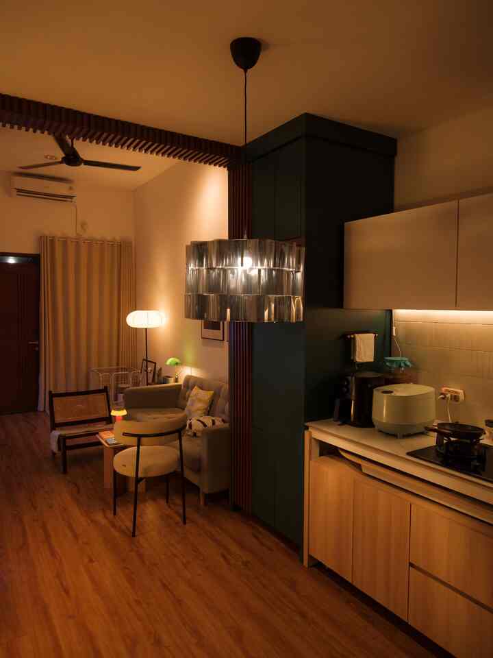Dapur dan ruang makan jadi satu! ✨🍳Konsep open space bikin rumah jadi lebih luas dan lega. Kamu bisa pakai pencahayaan alami atau tanbahkan sentuhan dekorasi, supaya ruang jadi estetik dan fungsional.

#wallpanel #cattembok #hpl #backsplash #keramikmozaic #toptable #granittiles #lantaivinyl #DapurOpenSpace #RumahOpenSpace #RumahTanpaSekat 