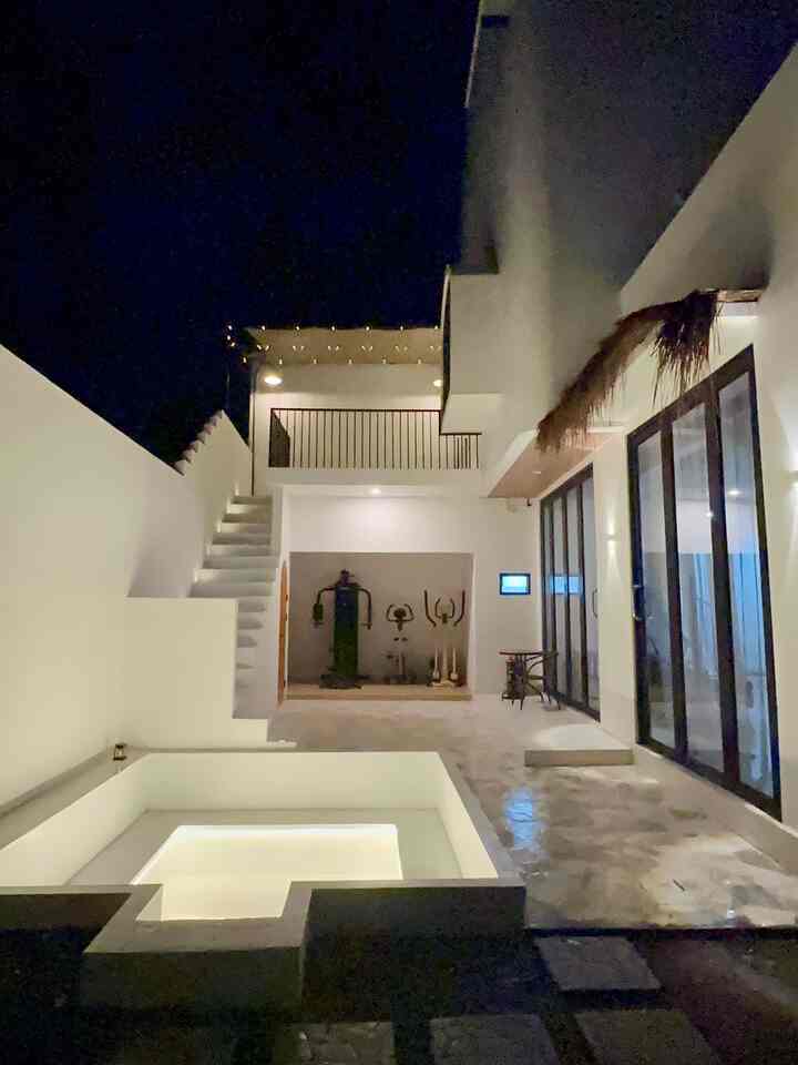 This is Nuestra Casa backyard
Akhirnya ngerti kenapa lampu-lampu estetik tuh penting banget…
Bukan cuma buat pencahayaan, tapi juga biar kita bisa selfie di backyard kayak lagi staycation di Bali—padahal mah di rumah sendiri 😝✨

#lampusolar #lampugantung #lampugantungoutdoor #lampugantungsolar #lampuled #lampuneonflex #lamputaman #lamputamansolar #rekomendasilampu #lampurumah #nightvibe