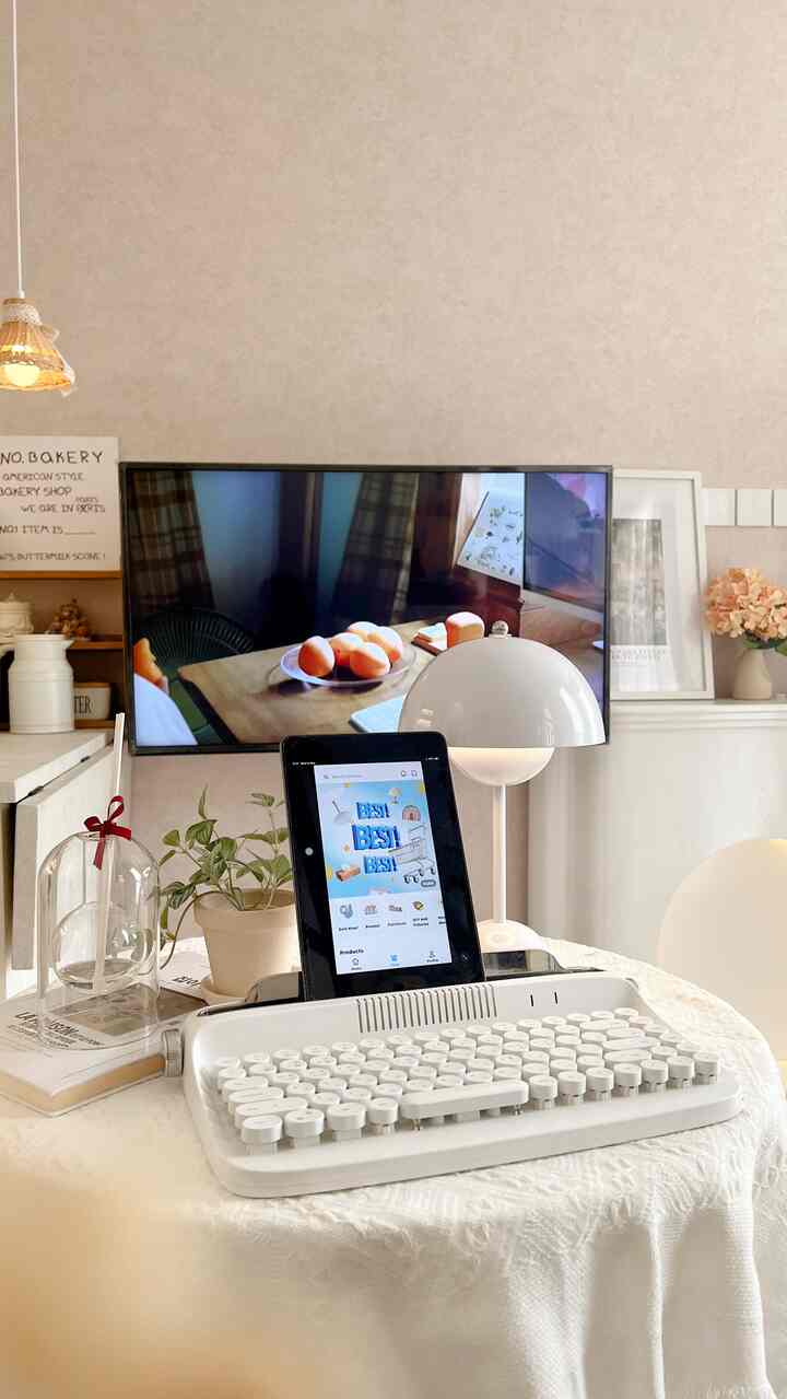 Aesthetic Lamp & aesthetic aromatherapy clear bottle , menjadi pilihanku menambah dekorasi berkesan minimalis design di livingroomku ini belinya hanya melalui Ohouse banyak promo menariknya 😇🤍 yang mau samaan yuk !!! Check out disini ya #astheticlamp #livingroom #lamp #lampumeja #lampu #diffuser #aromatherapy #dekorasiruangtamu #decoration 