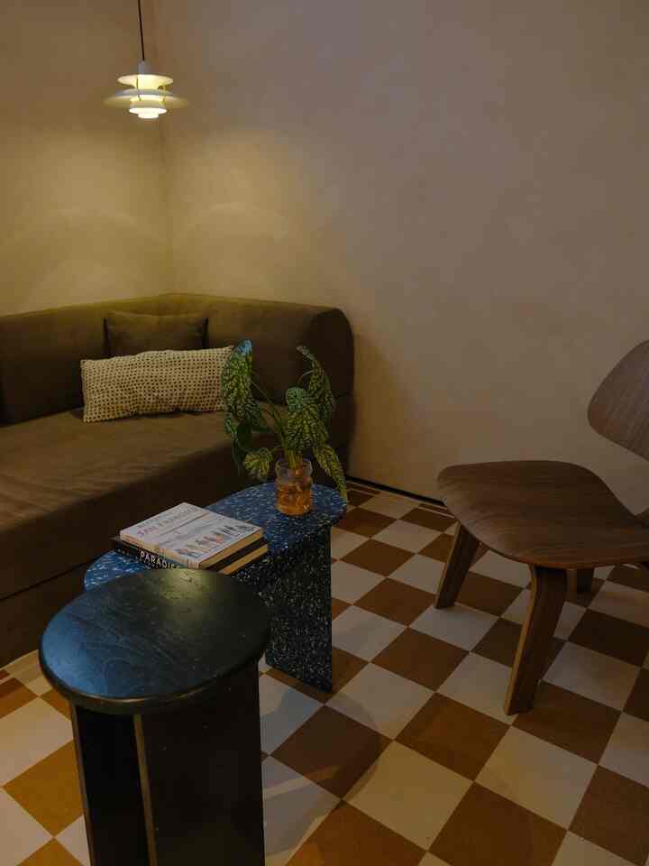 For me, a mother and office worker, the easiest way to rest is to enjoy the dimness at home when night falls, accompanied by soft light from ambience light so that the atmosphere of the house feels warm and the body relaxes at the end of the day. As if all the hustle and bustle of the day slowly melts away, it feels like an invisible warm hug. 

They say, "the smallest light has the biggest personality." In this family room, we placed the dupe ph5 Louise Poulsen, an iconic lamp by a Dutch designer and the IKEA Simrishamn round pendant lamp to strengthen the mid-century modern accent in our tiny house. 

What is your favorite ambience light at home? 

#livingroommungil #karpetcheckered #teddysofa #eamesloungechair #littlelight
#LampRecommendations
#HomeLamps
#NightVibe