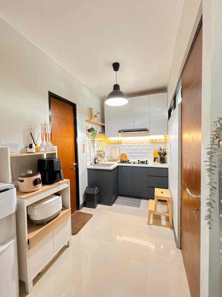 Kitchen & Dining Room Inspo 

Dapur kami memakai tema open space yg menyatu dengan ruang makan agar memberi kesan lega

Dengan memakai konsep open space juga lebih memudahkan ketika food prep karena ruang dapur kami terbatas

#lampugantung #rakdapurminimalis #DapurOpenSpace #RumahOpenSpace #RumahTanpaSekat 