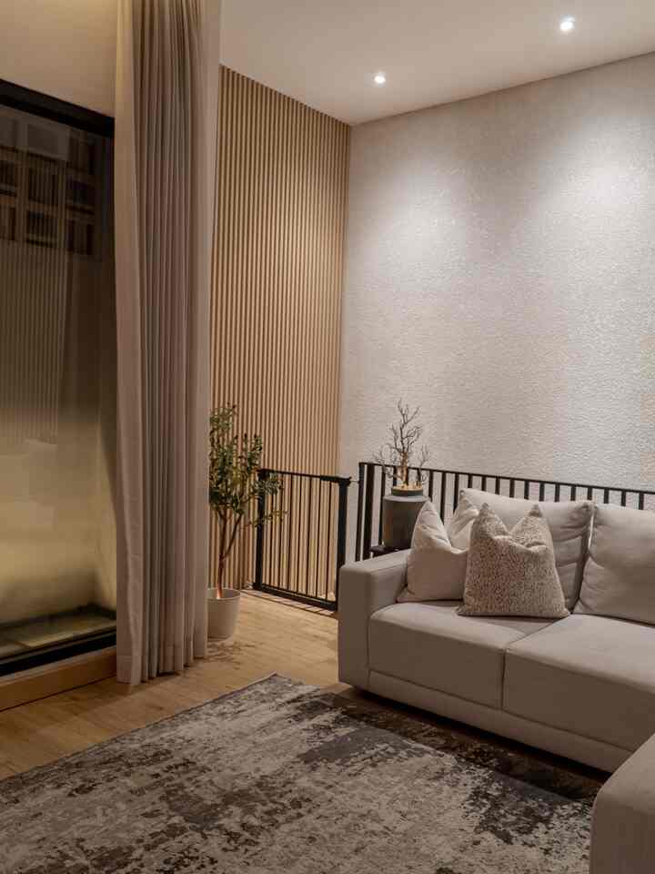 Semua lampu dirumah aku pake kombinasi warm white & natural white (3000 - 4000k), beberapa dekorasi menggunakan rgb, lighting bisa ubah sudut rumah yang biasa aja jd terasa hangat dan nyaman. Love the ambience ❤️💡🛋️

#livingroom #LampuGarasi #RekomendasiLampu #LampuRumah #NightVibe