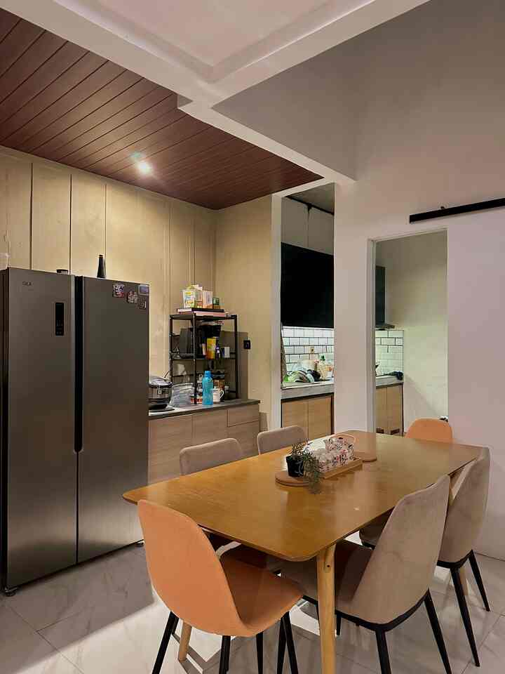 Hi Tetangga 

No worries, punya space terbatas. Dengan open space, dapur dan dining area menjadi lebih terasa luas, karena tanpa sekat. Ketika sedang memasak pun bisa sambil bercengkrama dg keluarga di dining area, karena area terintegrasi. Semoga menginspirasi yaa #kitchenset #pvc #kabinet #wallbatten #dapuropenspace #rumahopenspace #rumahtanpasekat