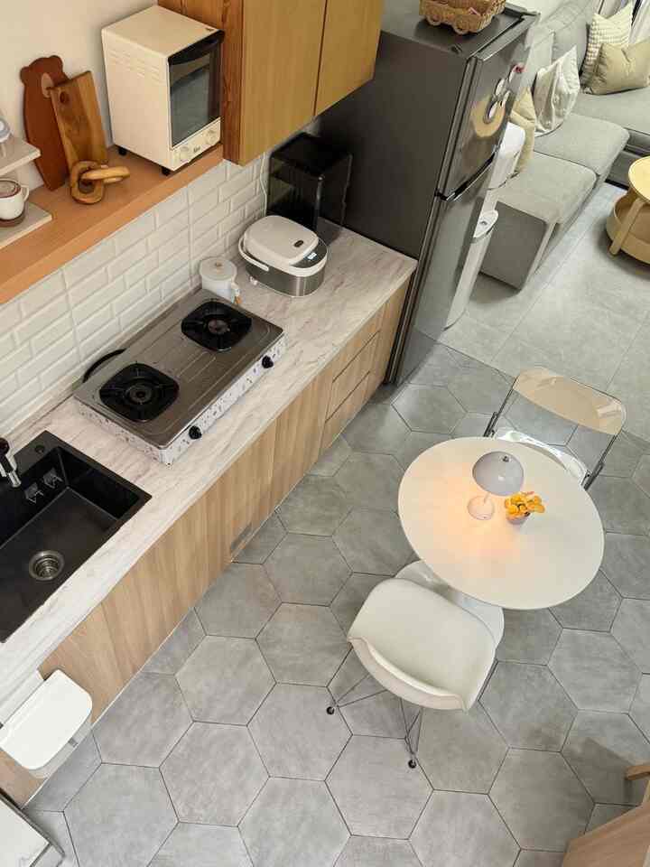 Modern kitchen and dining space in white and wood tones, featuring compact 6-tatami size layout