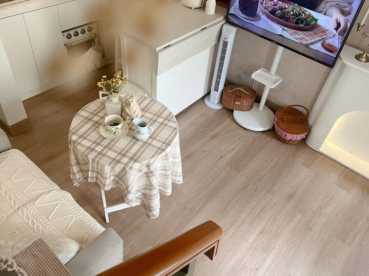 short form carousel card thumbnail