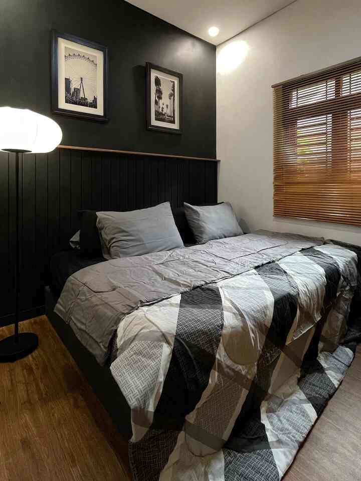 —— Cuddle Weather ❄️

Cuaca beberapa hari ini mendung dan hujan dari pagi hari, bikin pengen selimutan di kamar terus.
Sehat-sehat semua ya tetangga O!House 🩵🖤🩶


#bedcover #sprei #catdindingkamar #spreiset #lamputidur #standinglamp #kamartidur #kamartidurmungil #bedroom #bedroominspo #bedroomdecor #inspirasikamar #inspirasikamarutama #dekorasikamar 