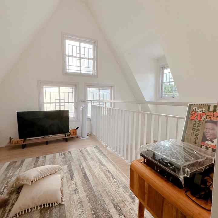 
#loteng tengah
#karpet
#dekorasiminiatur
#pemutarrekamanvinil