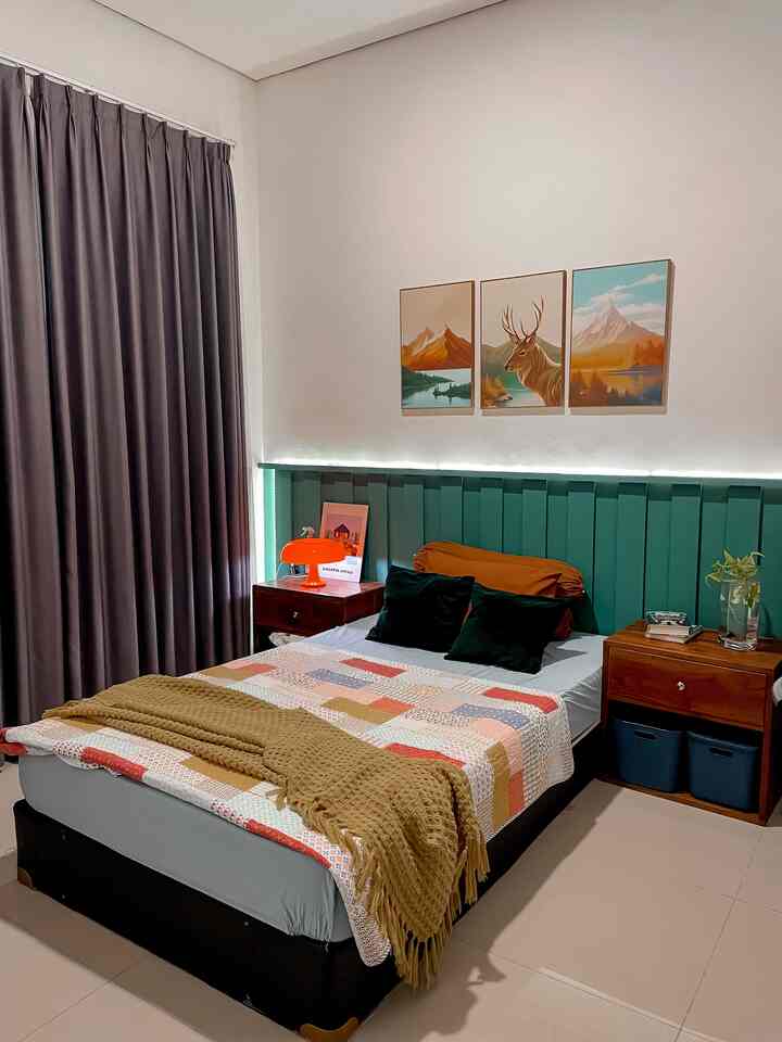 Patchwork quilt, velvet pillow, dan lampu oranye retro — selamat datang di kamar penuh karakter dan kenyamanan!
Suasana earthy berpadu dengan aksen warna ceria bikin kamar ini jadi tempat terbaik untuk beristirahat 🌄
#BedRoom #StylingBedroom #KamarTidur #KamarAnak #DekorasiKamar #kamartiduryangnyaman #KamarTamu #HomeDecor #DekorasiKamarTidur #InspirasiKamarTidur