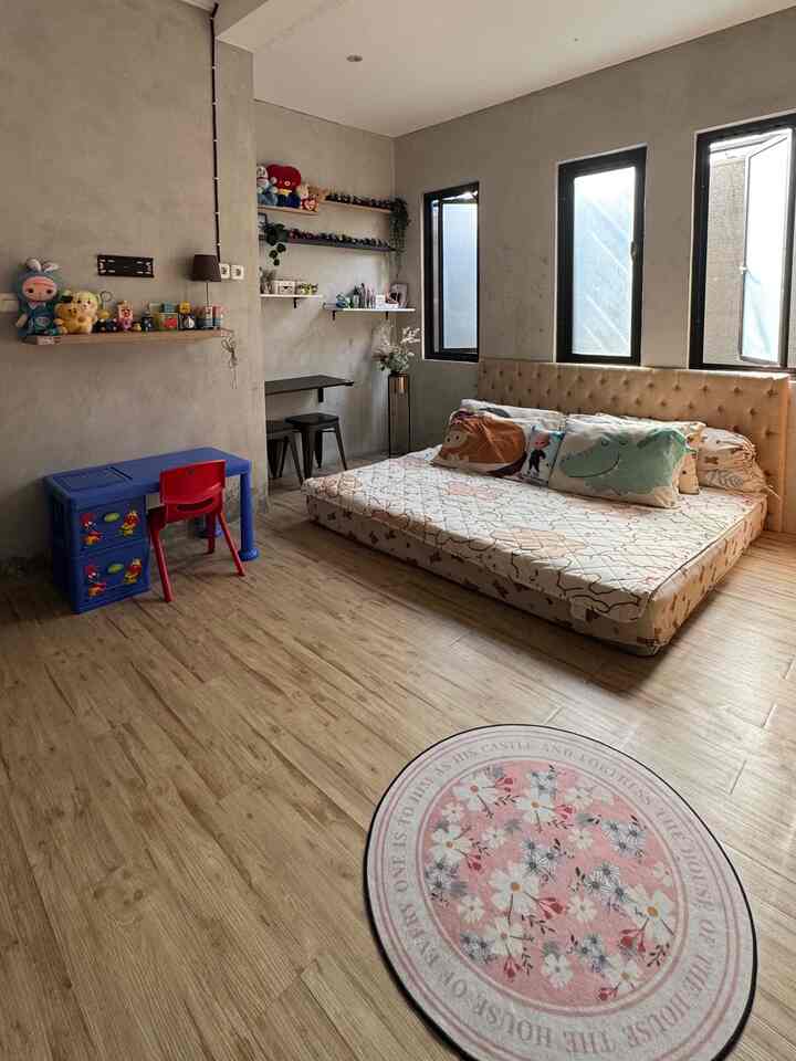  Tema sesuka hati di kamar anak 😆😆 asal kamar rapi dan bersih dan ada warna-warni udah cukup sih hehehe. Mau terapi tampilan kamar tidur anak yang mudah diubah karena mengikuti pertumbuhan anak-anak. 

#StyleKamarAnak
#DekorasiKamarAnak
#InspirasiKamarAnak
#LantaiVinyl
#LemariBesiKiara
#KarpetAnak
#JendelaAluminium