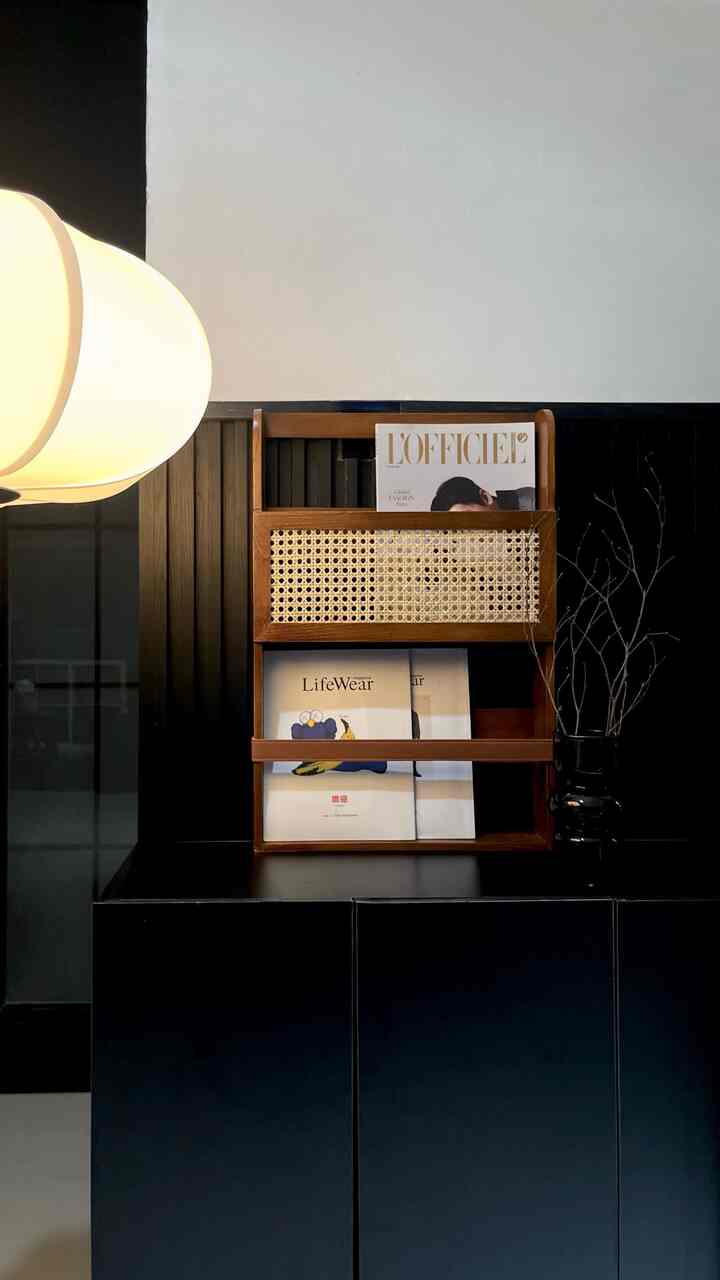 —— Jajan Perintilan Estetik Under 300k ✨

Kemarin aku iseng cari-cari dekorasi yang estetik dan matching sama tema rumah aku, ternyata di @ohouseidn lengkap! 
Aku beli rak majalah dan vas kaca warna hitam, harganya juga under 300 ribuan.
Pas nyampe, packingnya super aman, dan barangnya sesuai ekspektasi, bagus banget deh!

Masih banyak juga perintilan dekorasi atau furniture estetik lainnya di app @ohouseidn dan udah di kurasi sesuai kategori, jadi bisa di sesuaikan sama tema rumah kamu lho!

Lagi cari dekorasi estetik tapi gak mau yang mahal?
Aku mau rekomendasiin belinya di O!House Shop aja,
Yuk cobain juga serunya belanja di O!House Shop 🩵

#Perintilanestetik #dekorasirumah #barangdekorasi #perintilandekorasi #dekorrumah #ohouse #ohouseidn #ohouseshop #spillbarangestetik #homedecor #homestyle #homeliving #racundekor