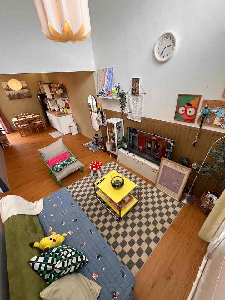 Tempat ngumpul, rebahan, nonton netflix ruangan yang paling banyak disamperin seharian selain dapur ya Living Room.

#lantaivynil #wallbatten #sofabed #kursiikea #stylingruangtamu #dekorasilivingroom #inspirasilivingroom