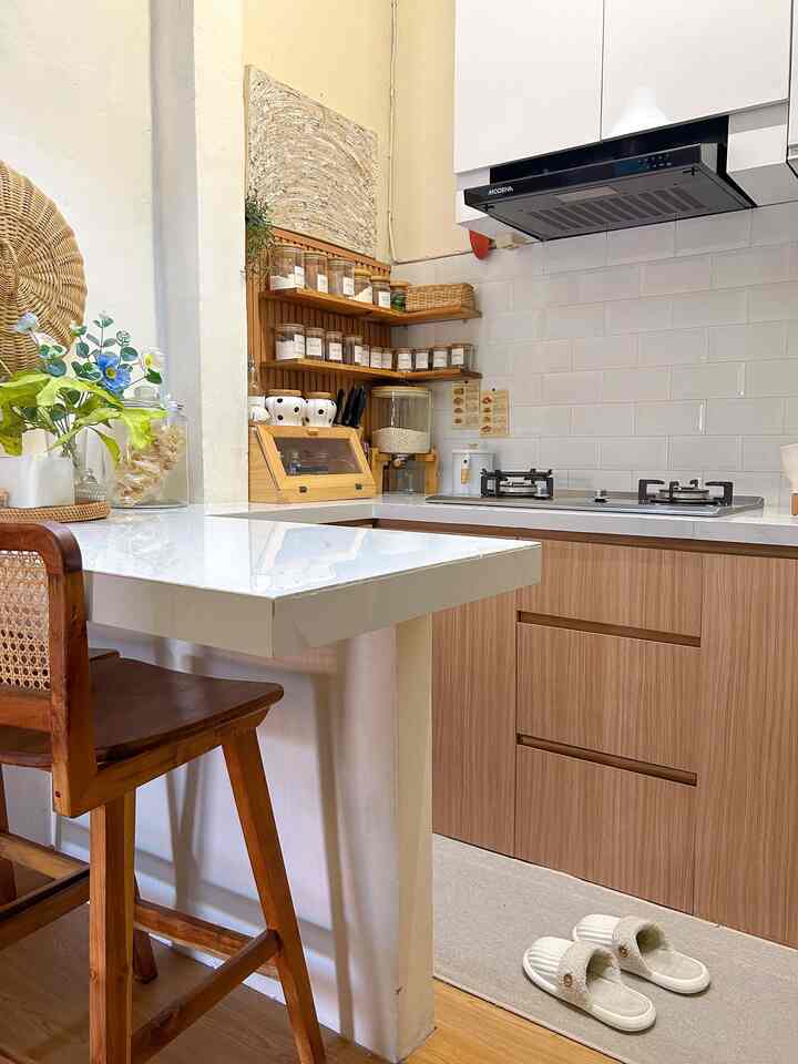 Beberapa tempat penyimpanan yang ada di dapurku.
Memaksimalkan tempat biar tetep rapi, karena semua punya tempatnya 🫶🏻✨

#Cat #KeramikSubwayBevel #KesetDapur #KursiBarRotan #KitchenOrganization #DapurRapi #PenyimpananDapur 