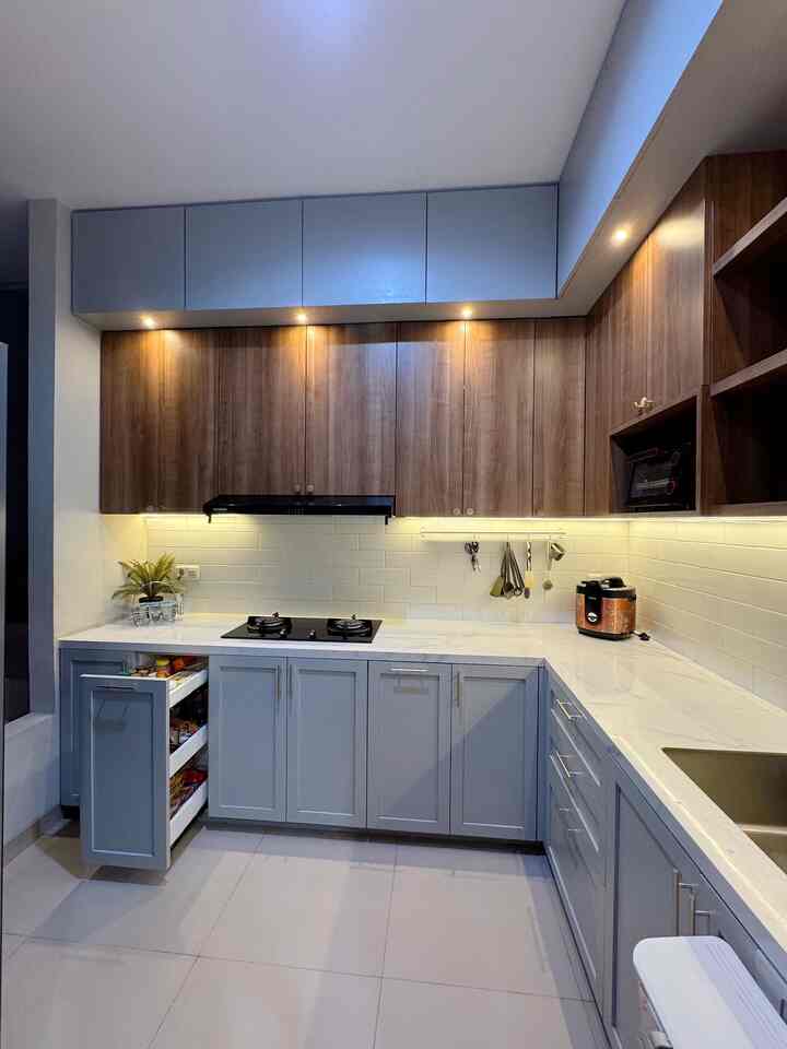 Memaksimalkan dapur melibatkan pemanfaatan setiap inci ruang kosong dan memanfaatkan ruang penyimpanan sebaik-baiknya. Yang terpenting adalah gimana cara kita menatanya 😍

Rak dapur yang tertata ngga hanya bikin kegiatan masak-memasak lebih mudah, tetapi juga bikin sedap dipandang mata — jd mood aja gt bawaannya. Ya ngga sih? 😁🤔

#Kitchen Set 
#KitchenSetMinimalis / #PlavonPVC /
#WarnaCatRumah / #HPLwood #HPLKayu 
#WallpaperEstetik / #Cat
#KitchenOrganization
#DapurRapi
#PenyimpananDapur 