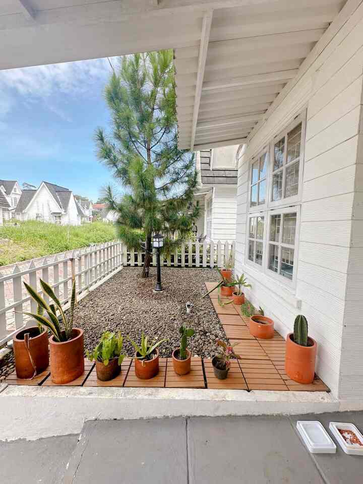 
#pottanahliat
#dek kayu
#lamputaman
#kebun
#tamankering
#halamandepan