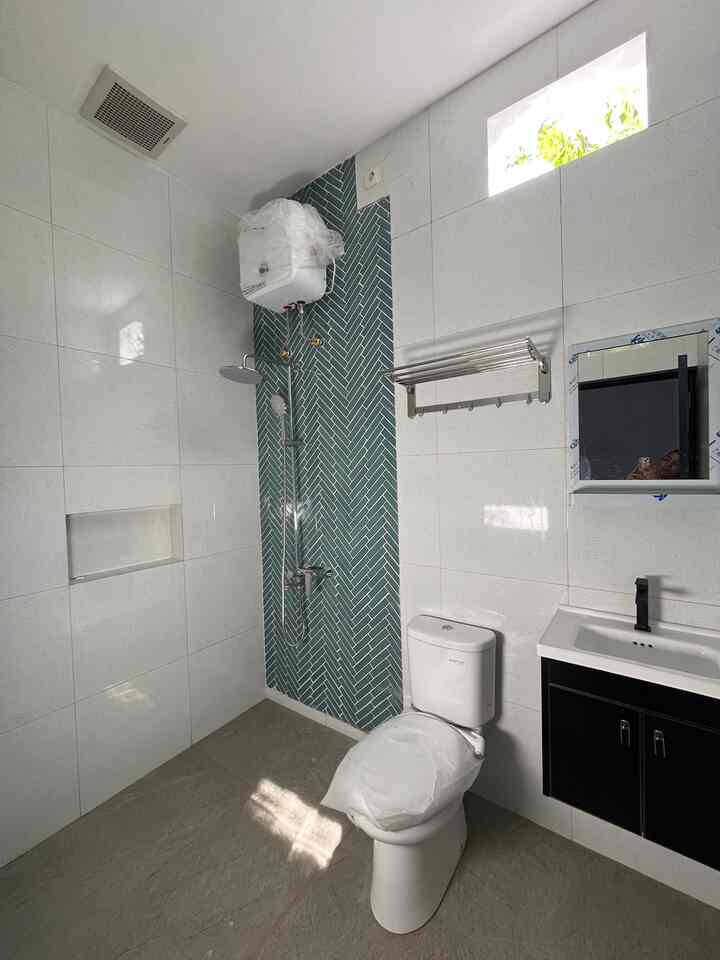 Alhamdulillah..akhirnya kesampean pengen punya kamar mandi ala hotel..ini kurang sekat kaca antara area basah&kering 🥰
#kamarmandiimpian #inspirasikamarmandi #desainkamarmandi #kamarmandiminimalis #kamarmanditosca