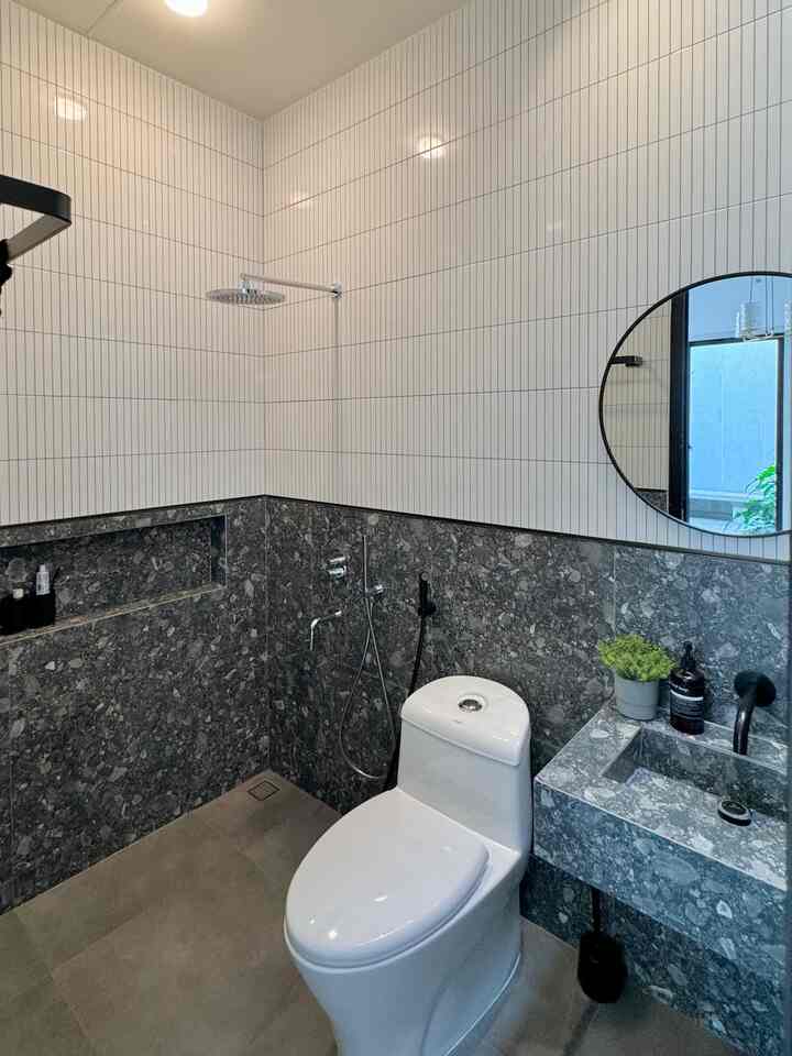 Daily routin after taking a shower. Yang bikin kamar mandi selalu bersih dan minim berjamur :
✨ Lap kering bagian yang basah, dinding, lantai, sanitary, dan botol sabun.
✨ Closet kamar mandi selalu keadaan tertutup.
✨ Buka ventilasi kaca atau nyalakan hexos 1 jam setelah mandi yaaa.
✨ Jangan lupa kasih wewangian dikamar mandi, kaya reed diffuser.

#bathroom #kamarmandianak #inspirasikamarmandi #lantaikamarmandi #dindingkamarmandi
