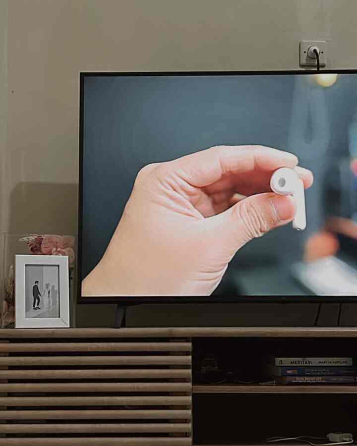 Punya rumah minimalis paling cocok pake furniture warnanya terang, apalagi warna coklat terang aksen kayu ini ngegambarin banget nuansa Japandinya📺
.
Meja tv from dekoruma #dekoruma #lgelektronik 