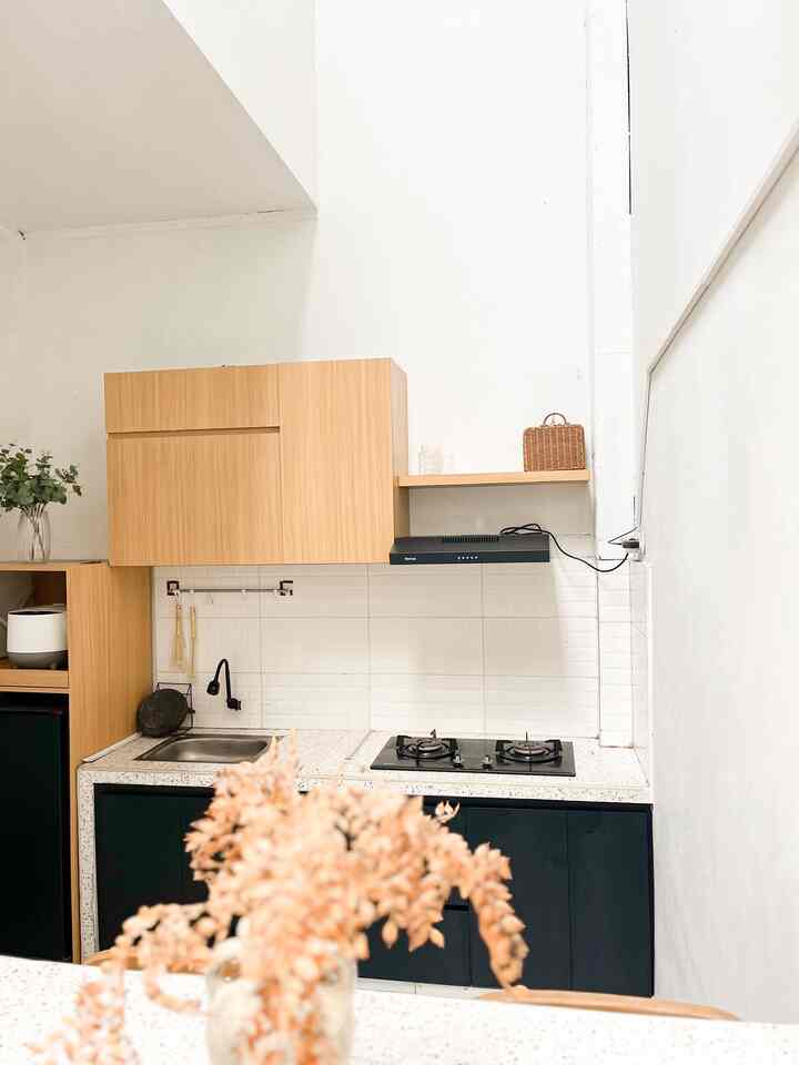 Karena kitchen kami ukuranya kecil Sebelum membuat kitchen kabinet beberapa poin penting adalah memikirkan rak2/ organizer yg memuat banyak dan multifungsi . Pemilihan rak2 dan organizer untuk kabinet juga di sesuaikan dengan ukuran dan kebutuhan. 
#kitchenorganization #dapurrapi #penyimpanandapur #kitchenset #kitchenseinimalis #rakkabinet #rakdapur #gantungandindingdapur