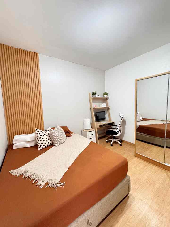 Kamar tidur yang belum banyak berubah dari awal nempatin rumah, hanya menambahkan divan dan wallpanel kombinasi wallboard di satu dinding agar ga terllau polosan


#BedRoomStyling #InspirasiKamar #KamarTidurNyaman #KamarTidurMinimali #Wallpanel #WallBoard #KamarMungil #RumahDeveloper