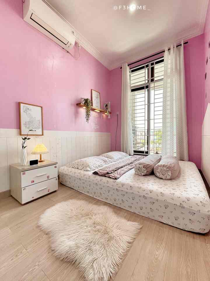 Kamar dengan ukuran 2,2m x 5m dengan kamar mandi di dalam, perabot yang senada dan jendela besar membuat kamar ini menjadi lebih nyaman dan terang

Untuk semua spill productnya, klik blue plus button di postinganku


#KasurTempatTidur #kasurbusa #kasurlipat #plavonpvc #dipan #catrumahminimalis #warnacatrumah #wallpaperdinding #wallpaperestetik #cat #bedroomstyling #inspirasikamar #kamartidurnyaman #kamartiduranak #kamaranakperempuan