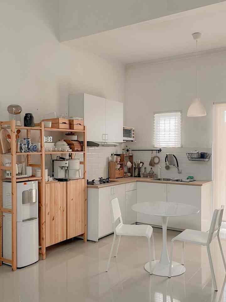 A tidy kitchen = a happy heart!
You don't have to have a big kitchen to look aesthetic and functional. The key is in the right storage!
⠀
✔️ Use wooden shelves like IVAR, strong, neutral, and perfect for Japandi vibes
✔️ Use rattan baskets or closed boxes to keep the shelves neat
✔️ Store food in the refrigerator using transparent food storage, so it's easy to check and makes it anti-waste!
⠀
Neat, beautiful, and still functional 🫶
What about you, team open shelves or closed shelves?

#TipsDapur Tidy #KitchenStorageHack #RakIvar #DapurEstetik #JapandiKitchen #OrganizedHome #KitchenOrganization #DapurRapi #PenyimpananDapur