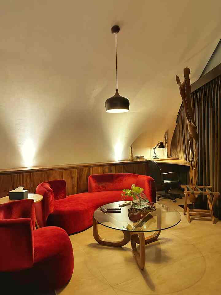 living room of Lucca Resort 


#livingroom #granitmotif #kaplampu #lampugantung #aesthetic #inspirasiruangtamu #mejakopikaca #coffeetable 