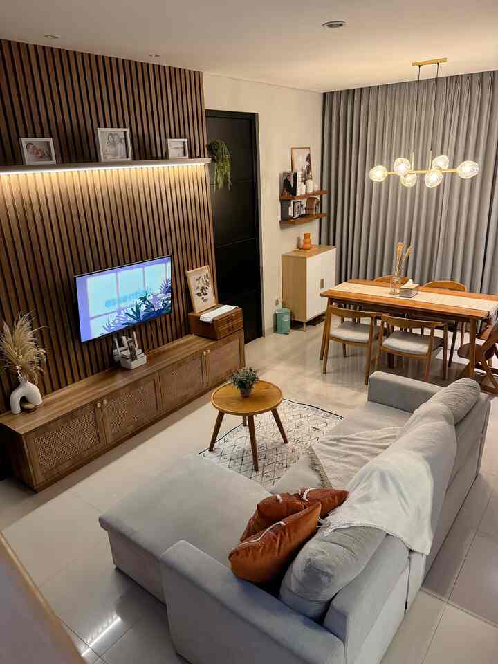 Karpet dan kain pelapis sofa memainkan peran penting dalam menciptakan suasana rumah yang nyaman dan hangat🤎 

Karpet lembut di lantai memberikan kehangatan fisik dan emosional, sedangkan kain pelapis sofa yang lembut dan nyaman meningkatkan kenyamanan saat bersantai. Selain keduanya yg fungsional, tapi tetap memberikan kesan estetik di sudut rumah kita🤎

#KarpetMinimalis /
#KarpetLantai / #RugMotif /
#ThrowBlanket / #BantalSofa /
#GordenMinimalis / #KainTenun /
#TaplakLinen / #TaplakMeja /
#KainPelapisSofa / #TiraiRumah /
#KarpetRotan / #KarpetBulu /
#RekomendasiFabric
#FabricStyle
#SentuhanTekstil 