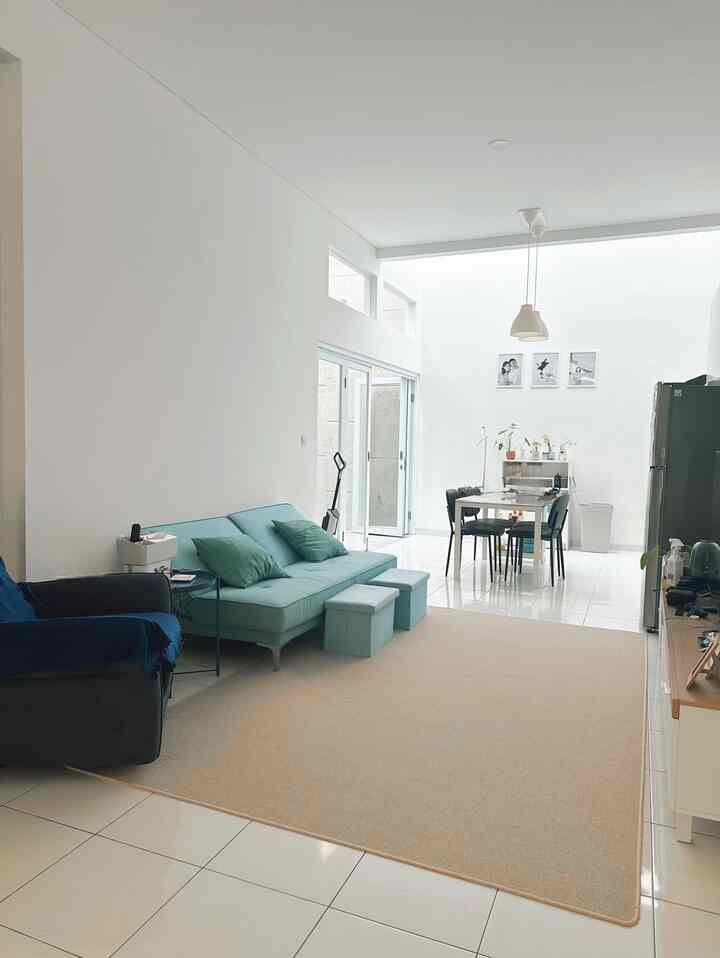 Salah satu best buy di rumah: karpet besar ini. Bikin ruang tamu jadi nyaman dan hangat. Ukurannya besar, tebal.

Warnanya juga cantik, ada banyak pilihan. Sukses bikin ruang tamu jaci lebih cantik. Jadi bisa duduk lesehan di lantai, santai kalau ada teman datang. Gak kaku duduk di kursi semua kaya mau meeting 😄

Suka gak sama karpet polos seperti ini?

#rekomendasifabric #fabricstyle #sentuhantekstil #karpetminimalis #karpetlantai #karpetruangtamu #karpetestetik #karpetpolos #bantalsofa #sofakain