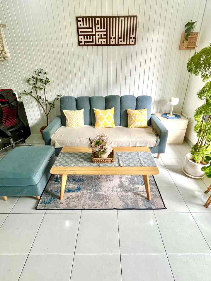 🌿 🛋️ Ruang tamu makin hidup cuma gara-gara kain-kain lucu ini!

Cuma modal sarung bantal gemes, throw lembut, taplak meja manis, dan karpet hangat, suasana langsung berubah jadi lebih homey.

Gak perlu renovasi besar-besaran, cukup mainin tekstur dan warna dari kain fabric, ruangan bisa tampil beda banget.

Yang penting nyaman, estetik, dan bikin betah ngobrol berjam-jam. ☕✨

Siapa sangka kain kecil bisa bawa vibes sebesar ini?

#RuangTamuNyaman #DekorasiRumahSantai #HomeVibes #KainBikinBetah #RuangTamuEstetik #KarpetMinimalis
#KarpetLantai #RugMotif 
#ThrowBlanket  #BantalSofa #CoverCushion
#TaplakMeja #KainPelapisSofa
#RekomendasiFabric
#FabricStyle #SentuhanTekstil